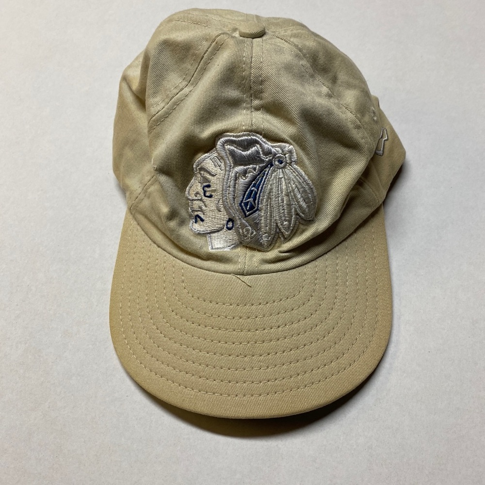New Era‎ ‘47 Chicago Blackhawks Beige NHL Clean Up Adjustable Hockey Hat
